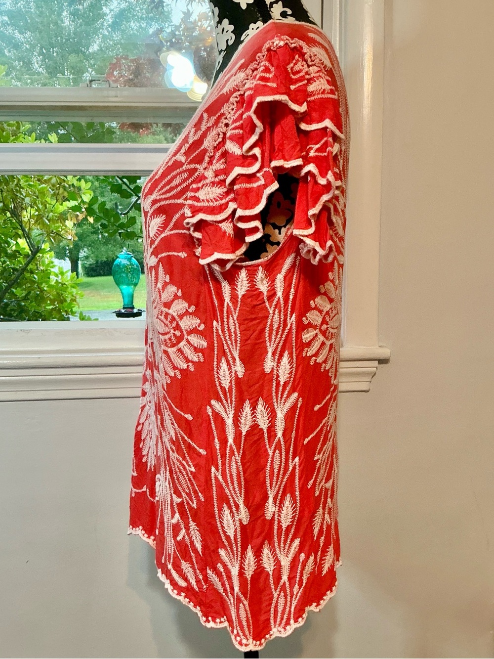 Solitaire Coral Red & White Embroidered Ruffled Short Sleeve Blouse Size Large - Picture 4 of 14